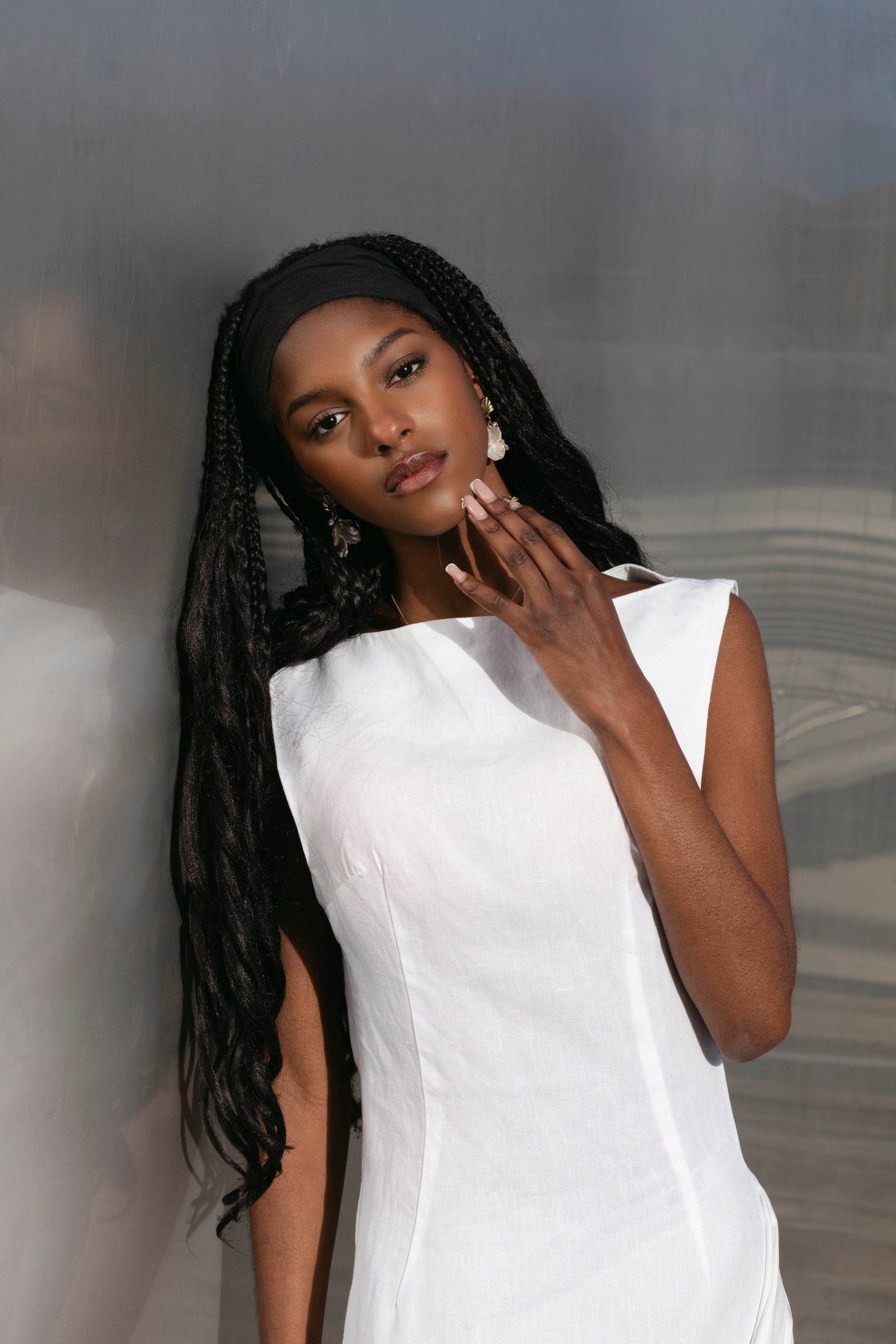 Robe La Robe Ila-Lyone en lin et volant en soie sur le côté, col bateau - slow fashion